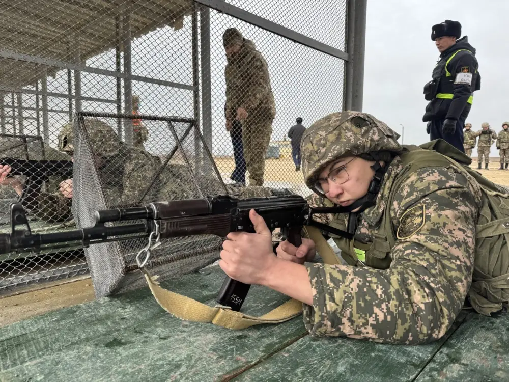 Матросы Военно-морских сил впервые выполнили стрельбы из автомата АК-74 (4)