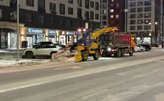 Более 1200 единиц спецтехники задействованы в ночной уборке снега в Астане