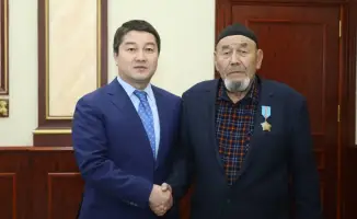 Награждение трудящихся: шаг к признанию важности рабочих профессий в Казахстане