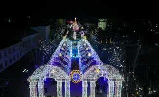 Кызылорда: Церемония зажжения новогодней елки с участием региональных лидеров