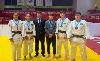 Юниоры Астаны стали чемпионами Казахстана по дзюдо в смешанных командах