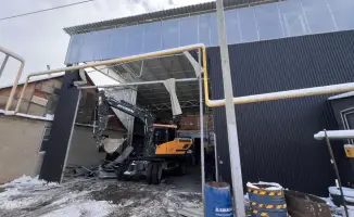 Снос незаконного двухэтажного здания в Алматы на ул. Байдибек би