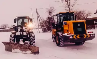 Очистка дорог от снега в Бородулихинском и Бескарагайском районах