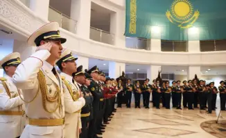 Казахстан министр обороны благодарит участников фестиваля военной музыки в Катаре