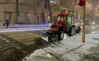 Алматы в зимнем плену: коммунальщики vs стихия