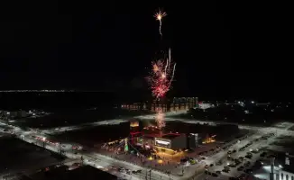 Сообщество Косшы отмечает установку первой новогодней елки на городской площади