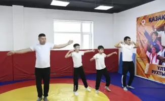 Соревнования отцов и детей в Астане ко Дню Независимости