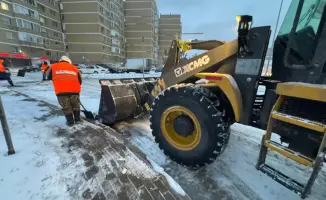 Снег убирают более 3000 рабочих в Астане