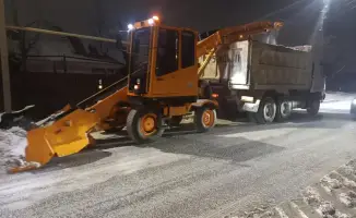 В Астане ночью работают 1237 единиц снегоуборочной техники, вывезено более 352 тысяч кубометров снега.