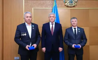 Награждение представителей рабочих профессий Карагандинской области как символ признания труда и преданности