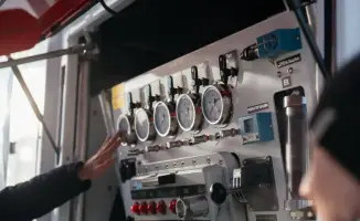 Новый топливозаправочный автомобиль улучшает инфраструктуру международного аэропорта Актобе