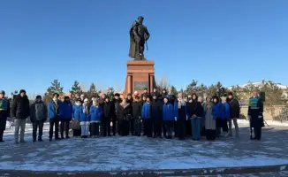 115 лет: память о полководце в цветах и молчании