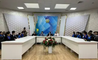 Обсуждение вопросов безопасности детей в столице: встреча школьных омбудсменов с уполномоченным по правам ребенка