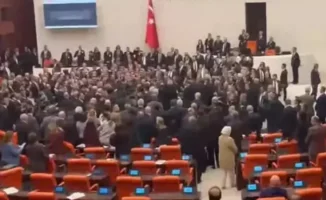 Драка в парламенте Турции: депутаты схлестнулись из-за бюджета на 2026 год