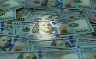 Резкое падение курса доллара в Казахстане: что это значит для населения?