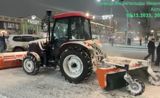 Ночью в Астане более 1000 единиц спецтехники очищают улицы от снега