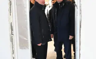 Аким Алматы проверяет строительство школы и жилья для очередников