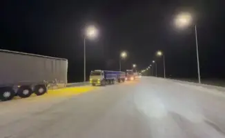 Моря грузовиков: полиция провела 150 фургонов к безопасному берегу в Жетысу