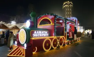 Праздничное оформление Алматы способствует созданию атмосферы уюта и поддержки местного бизнеса в преддверии Нового года