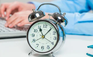 Оплата труда в выходные и праздники: разъяснения Минтруда для работников и работодателей