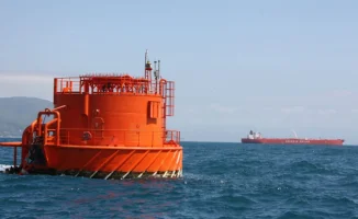 Шторм остановил нефть: КТК приостановил операции на терминале