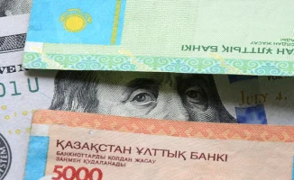 Падение курса доллара ниже 500 тенге: что ожидает казахстанцев и экономику страны?