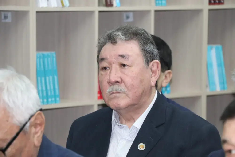 В Усть-Каменогорске депутат Мажилиса Ерлан Саиров встретился с представителями интеллигенции (6)