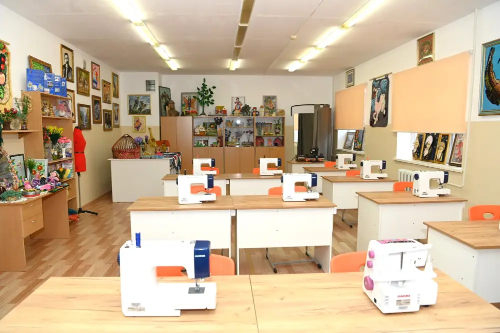 Ознакомились с материальной базой школы-лицея города Байконур (5)