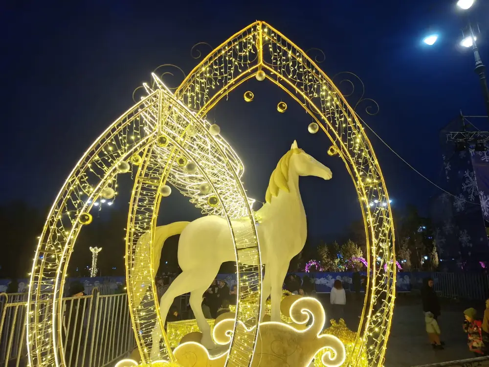 Аким Алматы Дархан Сатыбалды поздравил жителей и гостей города с Новым годом, отметив ключевые итоги 2025 года (7)