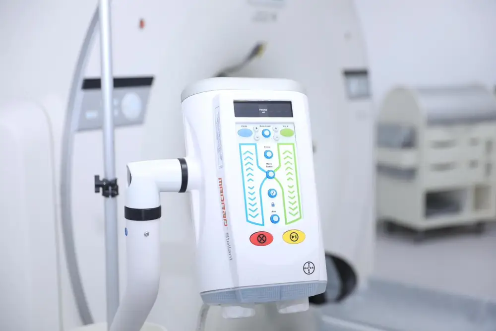 В больнице Актобе запустили новый КТ и мобильную С-дугу для экстренной помощи (4)