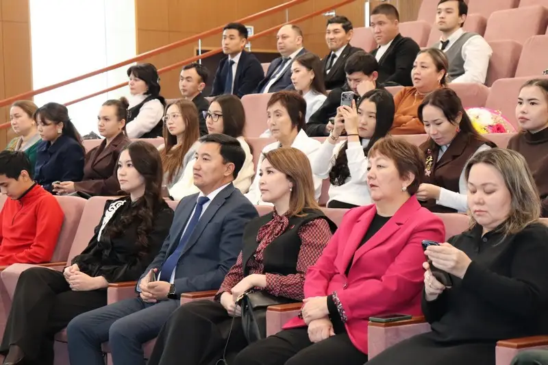 Лучшего классного руководителя выбрали в Карагандинской области (10)