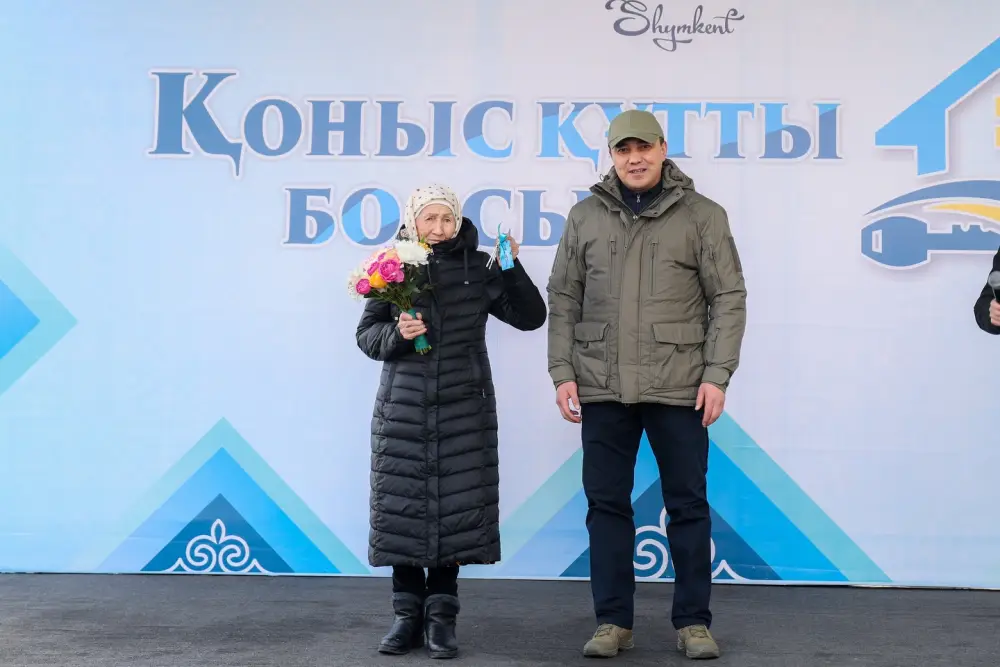 В МИКРОРАЙОНЕ «ТҰРАН» 24 СЕМЬИ ПОЛУЧИЛИ АРЕНДНОЕ ЖИЛЬЁ (2)