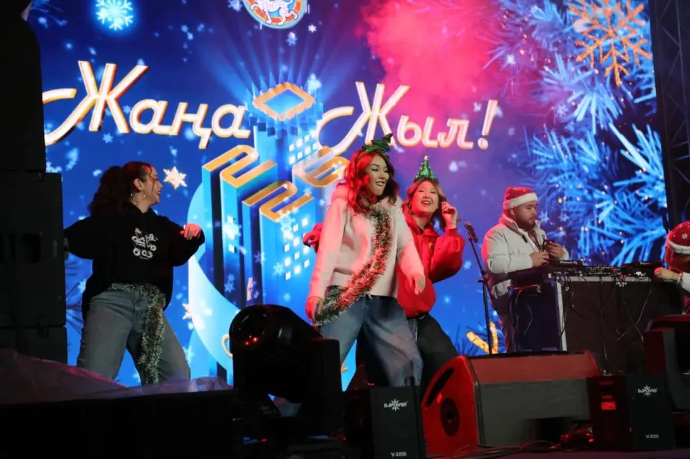 Аким Алматы Дархан Сатыбалды поздравил жителей и гостей города с Новым годом, отметив ключевые итоги 2025 года (4)