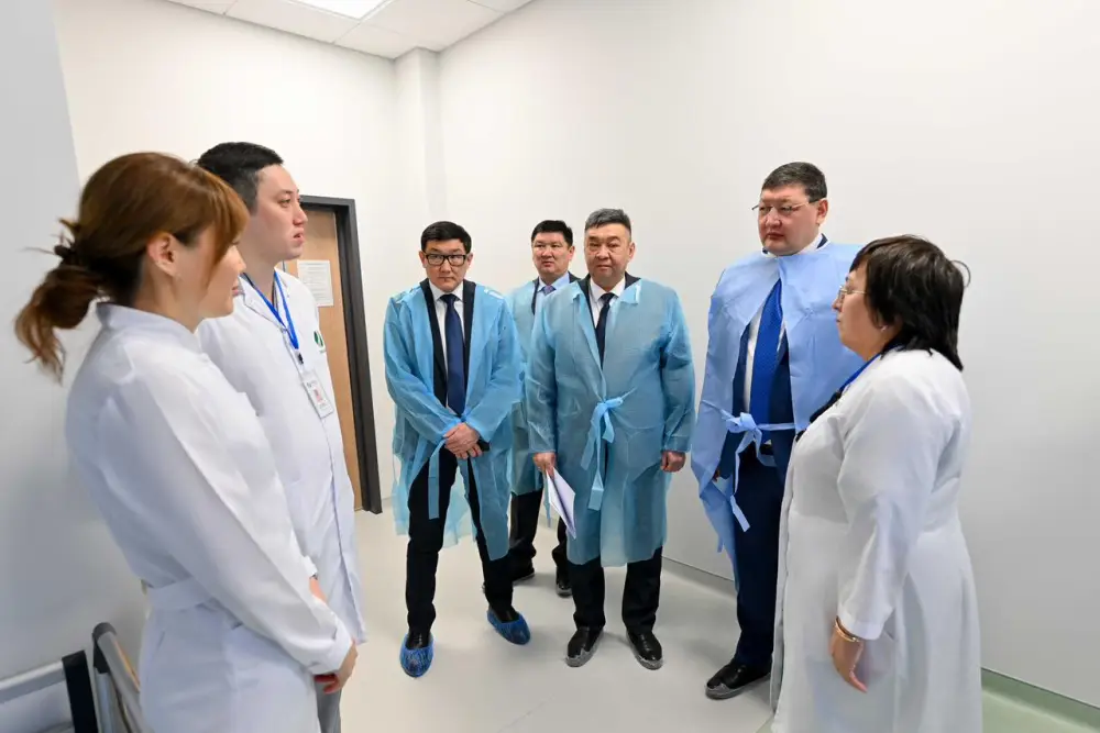 Аким области посетил нефрологический центр в Семее (5)