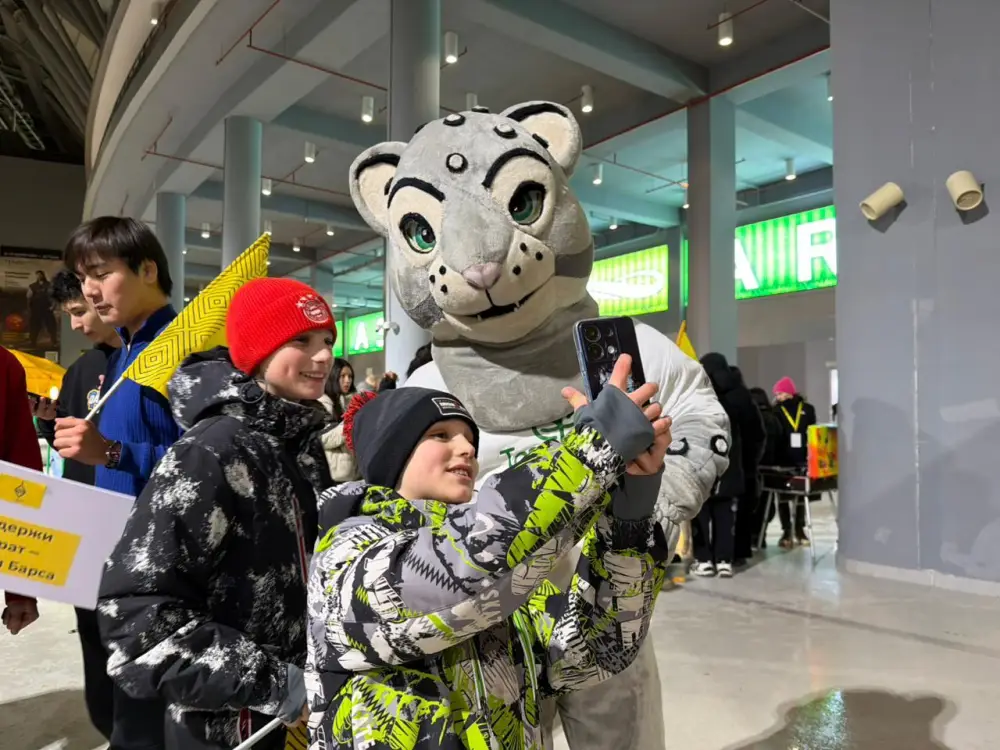 Тазабек удивил болельщиков на матче «Кайрат» - «Брюгге» в Астане (5)