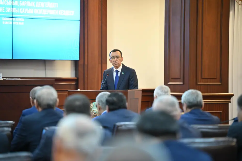 Председатель Сената Маулен Ашимбаев встретился с депутатами Маслихата и общественными деятелями (7)