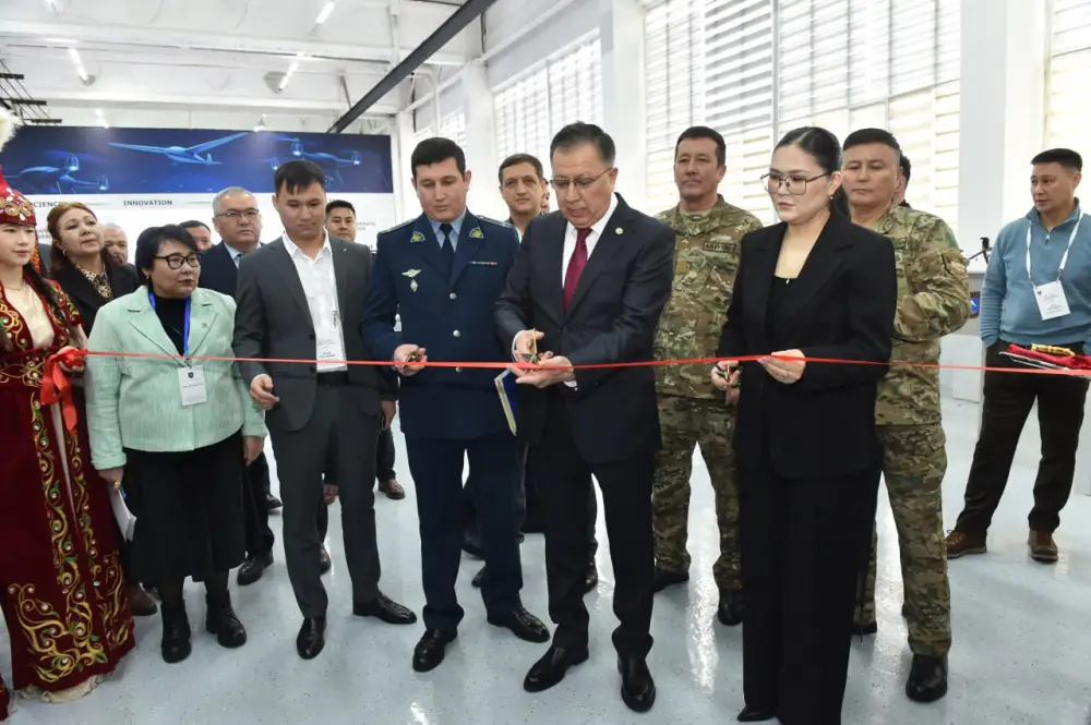 В КазНУ открылся Инновационный центр развития беспилотной авиации (7)