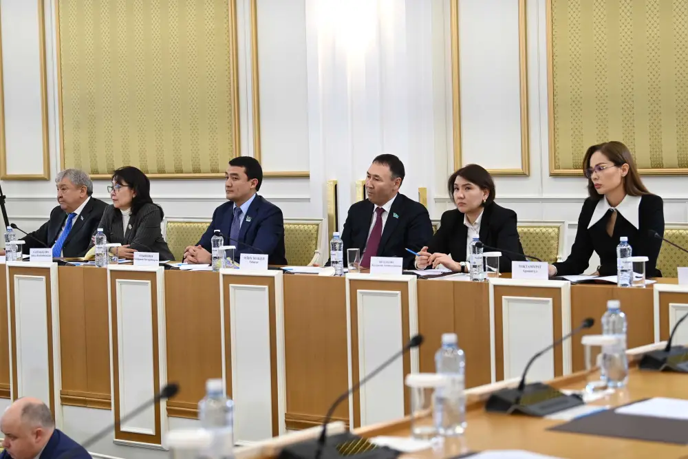 Текст проекта новой Конституции будет опубликован в печатных изданиях «Егемен Қазақстан» и «Казахстанская правда», а также на официальном сайте Конституционного Суда – Эльвира Азимова (4)