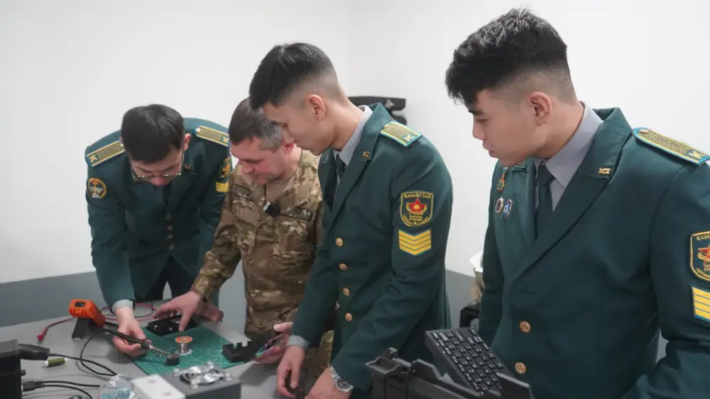 Курсанты военного вуза Минобороны создают прототипы для решения практических задач армии (2)