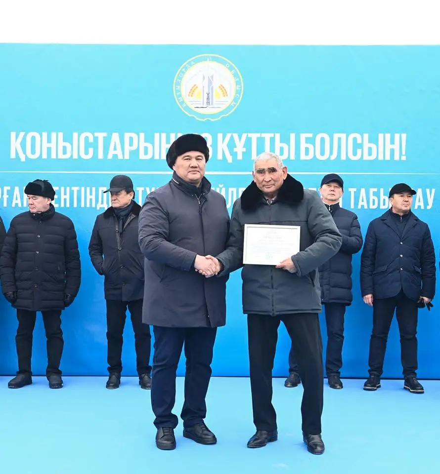 80 семей получили новое жилье в поселке Жанакорган (5)