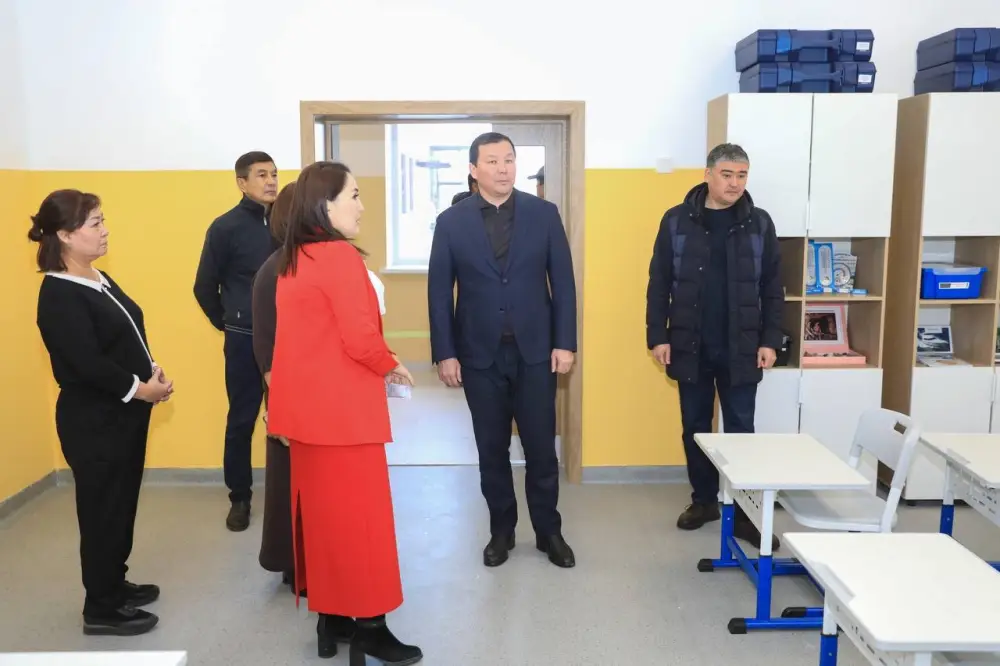 Аким области посетил комфортную школу на 2000 мест в микрорайоне Есет батыр (8)