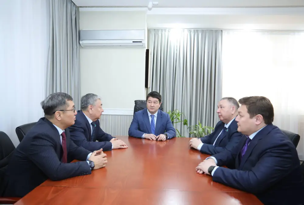 Аким области Нурдаулет Килыбай встретился с сенаторами (3)