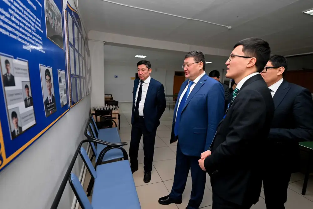 Аким области посетил лицей для одаренных детей в Семее (6)