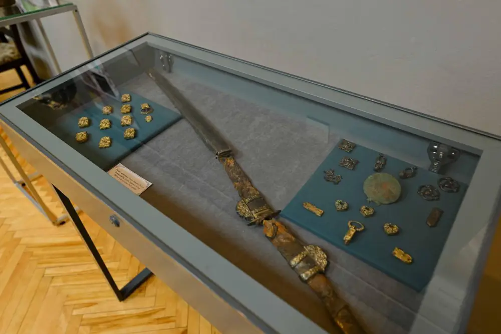 Аким области посетил выставку «Ұлы дала қазынасы» (9)