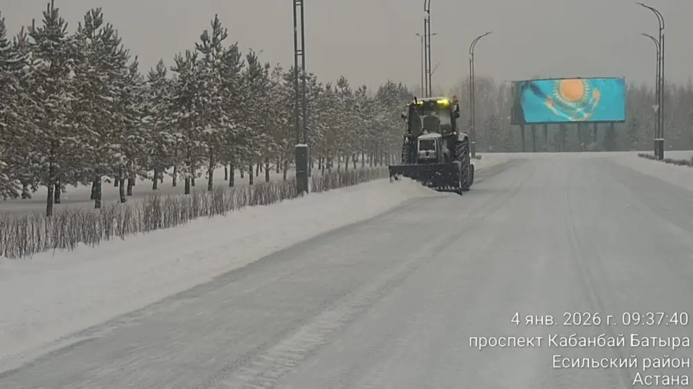 Более 3000 дорожных рабочих и свыше 1600 единиц спецтехники задействованы в снегоуборочных работах в Астане (5)