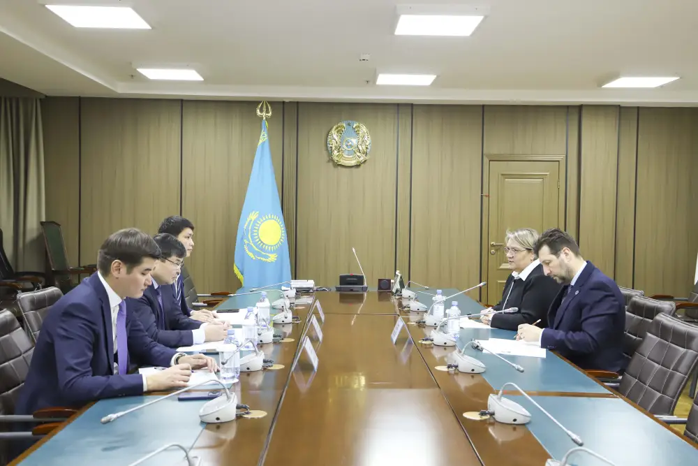 Министр финансов РК Мади Такиев провел встречу с Управляющим директором по Центральной Азии и Монголии Европейского банка реконструкции развития (ЕБРР) Хусейн Озханом. (3)