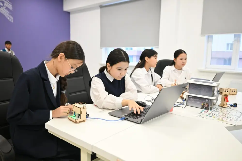 Безопасность и порядок среди учащихся в Астане обеспечивают ИИ камерами (2)