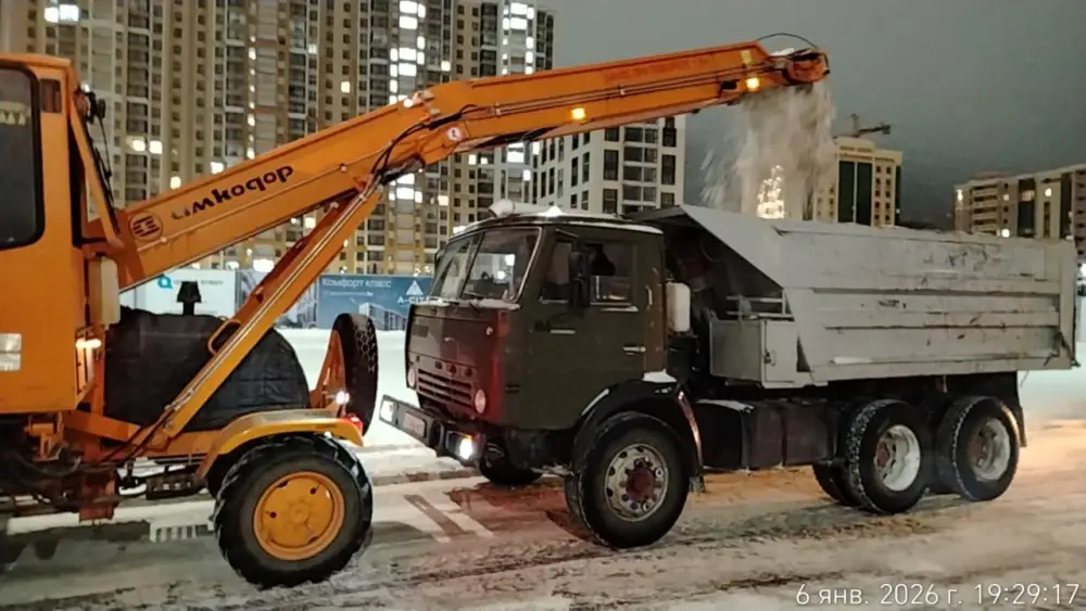 В Астане ночью к уборке снега привлечено более 1,6 тысячи единиц спецтехники (9)