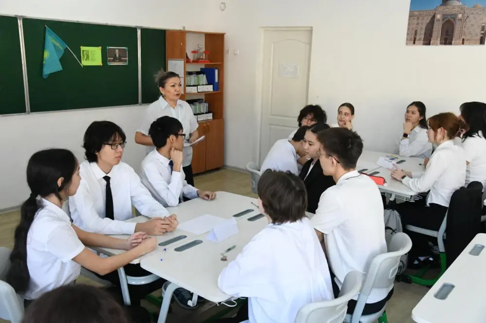 «Закон и порядок»: серию воспитательно-профилактических мероприятий проводят в столичной школе (8)