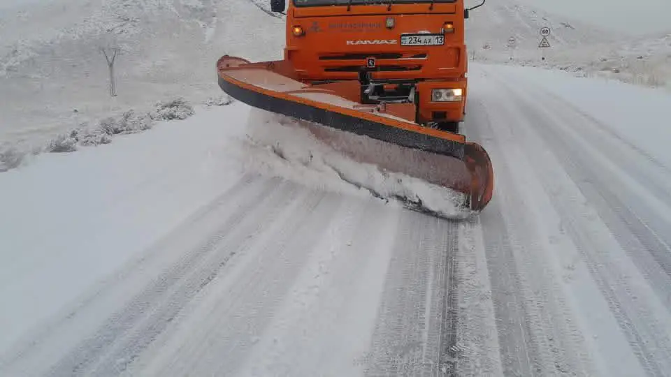 В ТУРКЕСТАНСКОЙ ОБЛАСТИ УСИЛЕНЫ РАБОТЫ ПО СОДЕРЖАНИЮ АВТОМОБИЛЬНЫХ ДОРОГ В ЗИМНИЙ ПЕРИОД (2)
